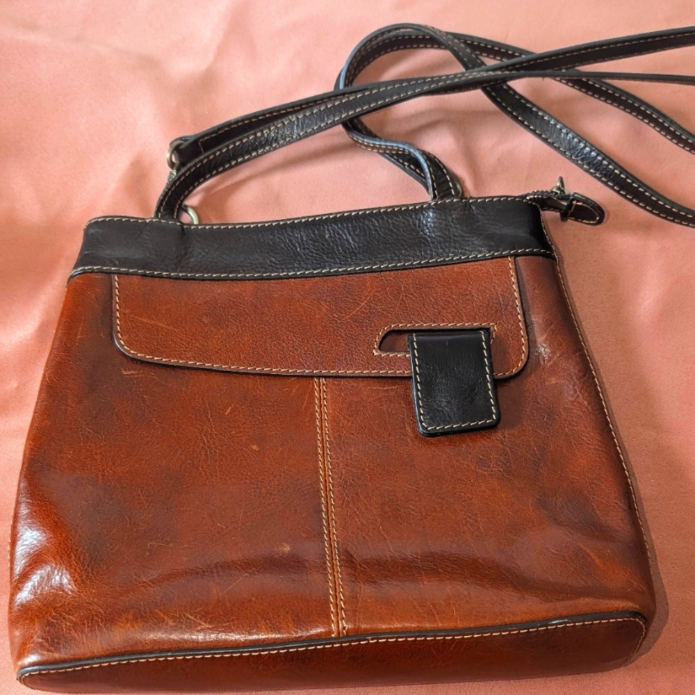 Pre-Owned Divina Firenze Brown Leather Crossbody Convertible Backpack Purse.